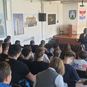 OŠ Pantovčak u berbi maslina u Šibeniku